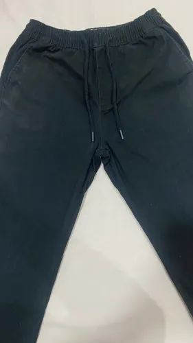 Calça Jogger em sarja preta TAM 11-12 anos