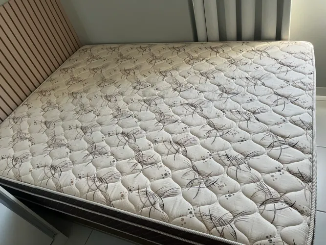 Vendo cama de casal  BOX com base e colchão 