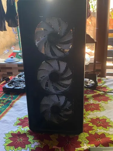 Gabinete AceeGek e ventoinha RGB 12V