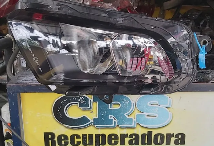Farol fiat toro