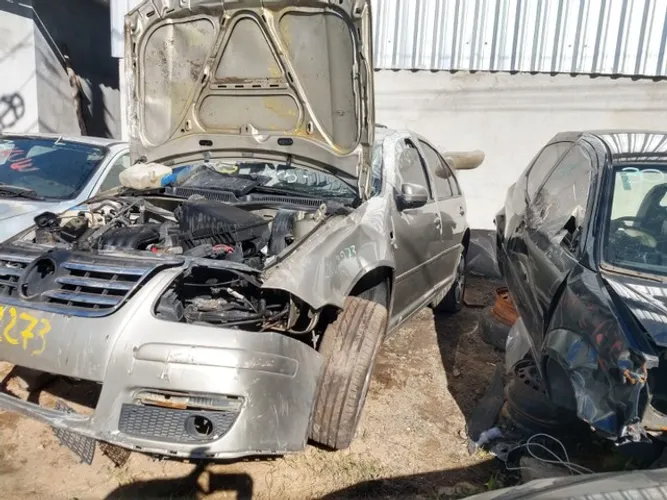 Veículo Sucata para venda de peças: BORA 2009 2.0, COMPLETO COM AIRBAG E ABS<br>
