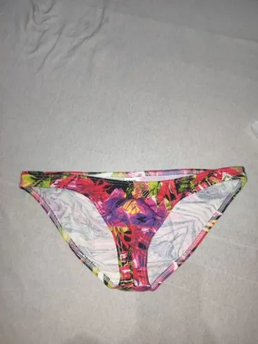 Tanga floral red "P"