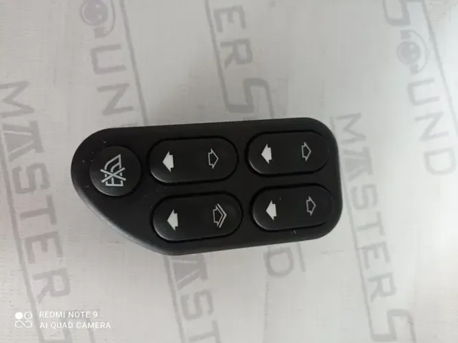 Botão quadruplo, do vidro elétrico. Para: Fiesta novo/ Ecosport antiga. Novo.