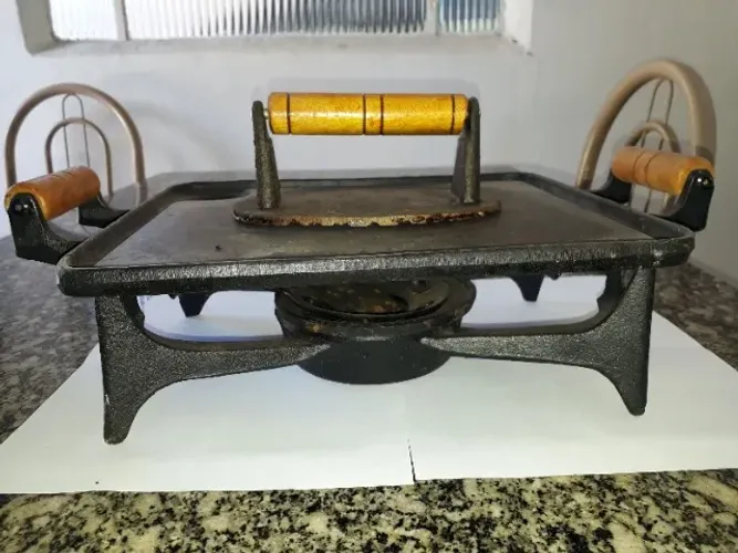 Chapa de lanche lisa alça madeira - Rechaud de Ferro Fundido