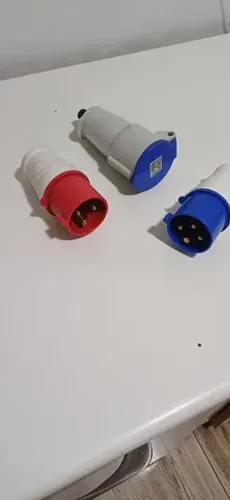 Plugs e tomadas 32 A $ 100,00