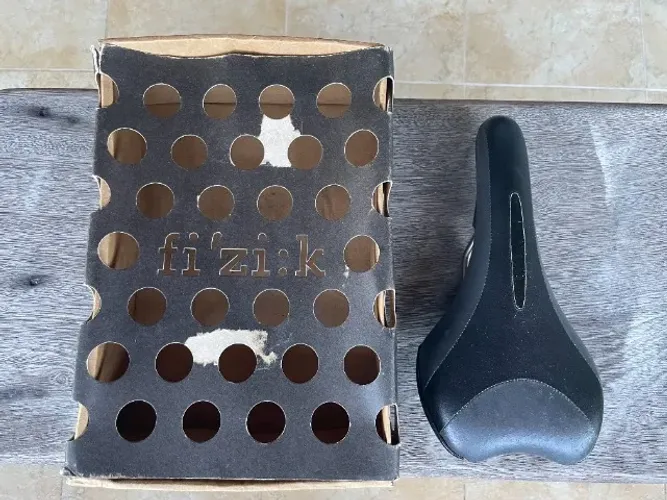 Selim de MTB Fizik, vintage, trilhos de titânio, novo na caixa