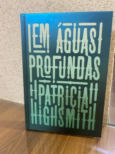 Livro Em Águas Profundas
