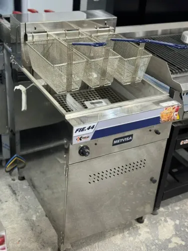 fritadeira eletrica 44 litros industrial metvisa 18000w de potencia