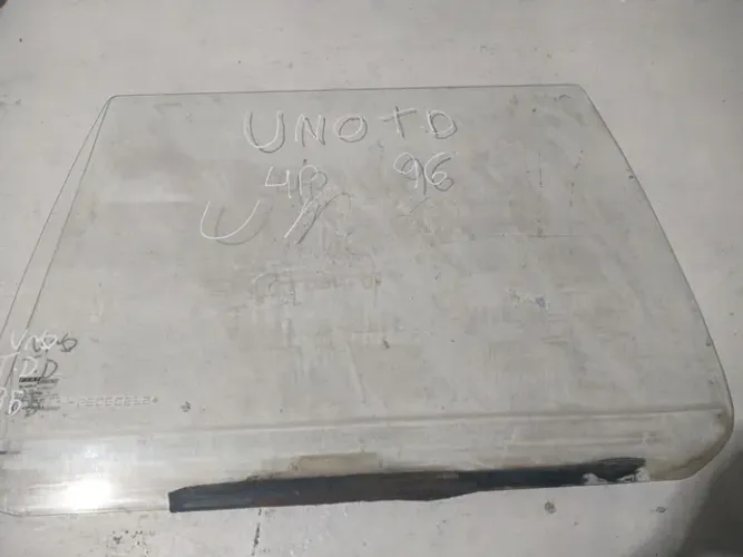 Vidro traseiro direito Fiat uno 99 4p
