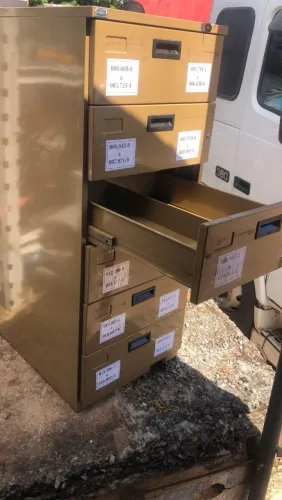 Arquivos suspensos em aço