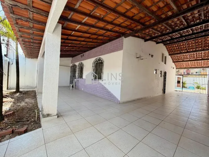 CASA TERREA À VENDA  COM PISCINA NA COHAMA