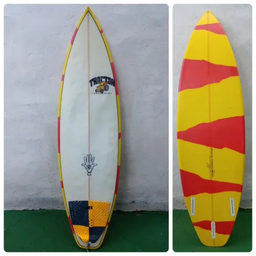 Prancha de Surfe 5'8 Tractor Surfboards (aceito long John ou celular em boas condições)
