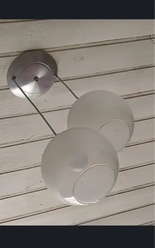 Pêndulo (lustre) com dois globos grandes