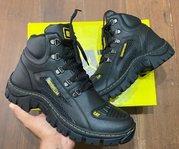 Bota Caterpillar Preta - Estilo e Durabilidade