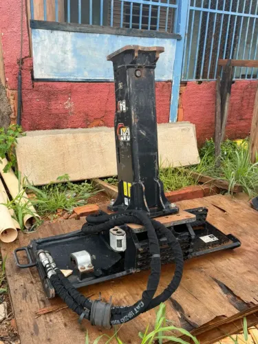 ROMPEDOR HIDRÁULICO PARA USO EM MINI CARREGADEIRA MODELO B4