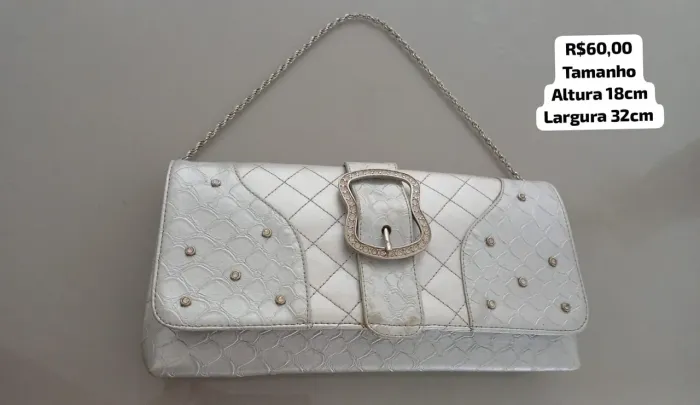 Bolsa de Mão Prateada com Detalhes