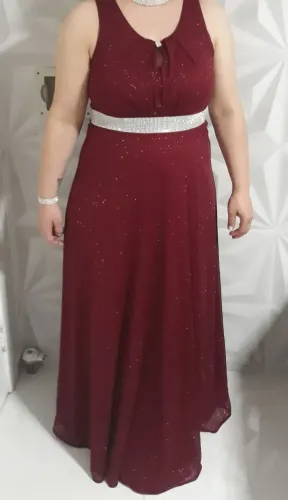 Vestido de festa vermelho marsala adulto.