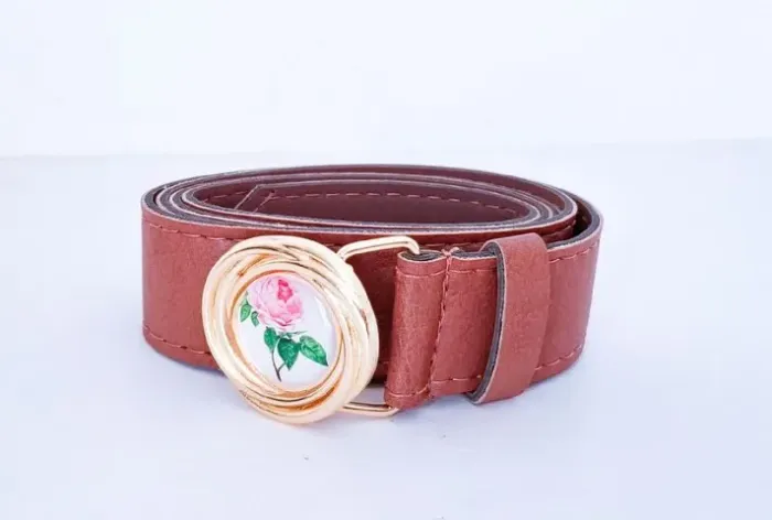 cinto marrom fivela com rosa antix