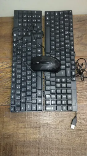 Dois teclados e um mouse