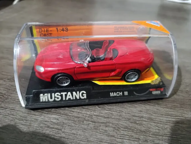 Miniatura Ford Mustang Mach III 1:43