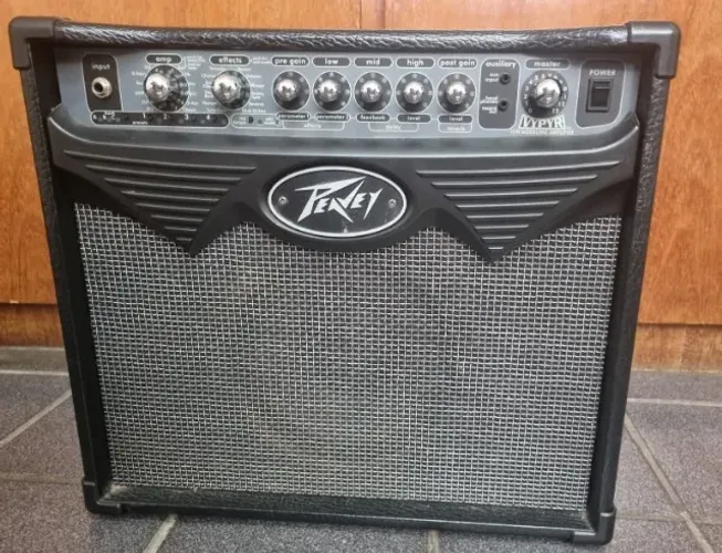 Vendo Amplificador Peavey Vyper 15 - Usado