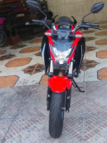 Honda Twister f 300 2025 com apenas 6 mil km nova ZAP *