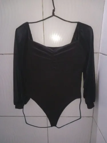 Body Preto com Mangas em Tela Feminino M 