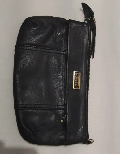 bolsinha clutch da marca kenzut em couro legitimo na cor preta - original