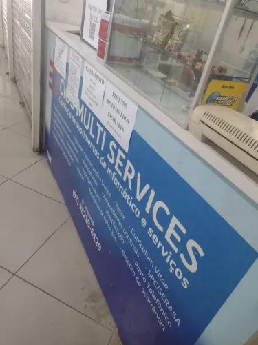 Transforme o visual do seu comércio com este balcão funcional e elegante!