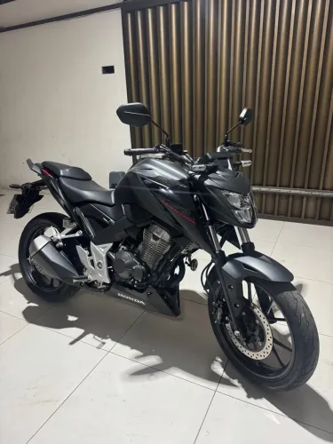 Cb 300 Twister 24/24  novíssima vendo/troco 