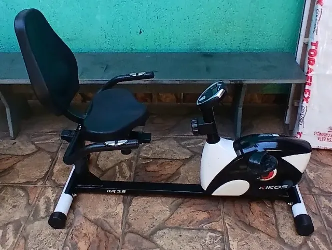 Ate 4x sem Juros - Bicicleta Ergométrica Magnética Horizontal Kikos KR 3.8 - Novissima