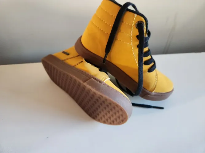 Excelentes calcados de bebê muito conservados!!