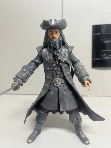 Boneco Barba Negra - Piratas do Caribe Neca