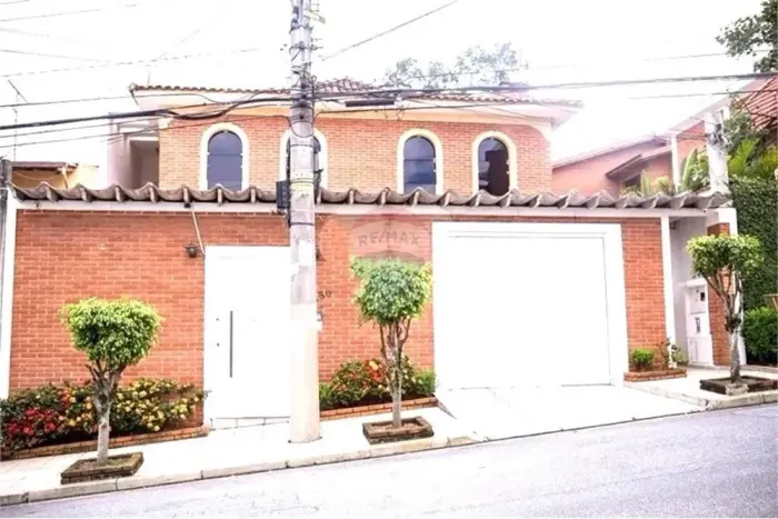 Casa 360m² c/ Piscina e 7 Vagas em SP - Aluguel