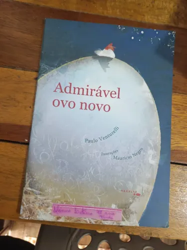 Livro paradidático Admirável Ovo Novo