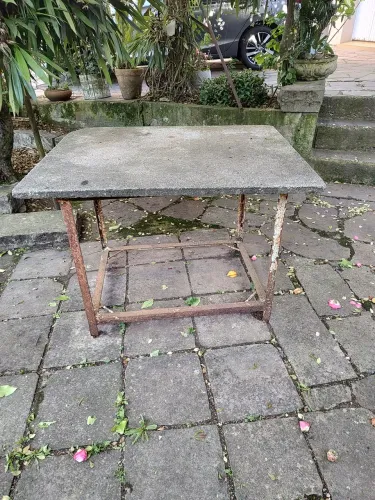 Mesa rústica para jardim