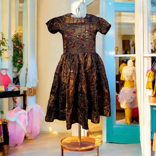 Vendo roupa Vestido festa infantil 5 a 6 anos
