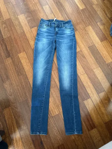 Calça jeans Levis modelo Skinny 711 tamanho11