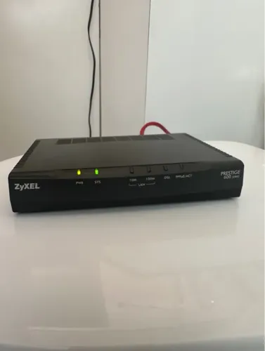 Roteador ZyXEL Prestige 600 - com cabos!