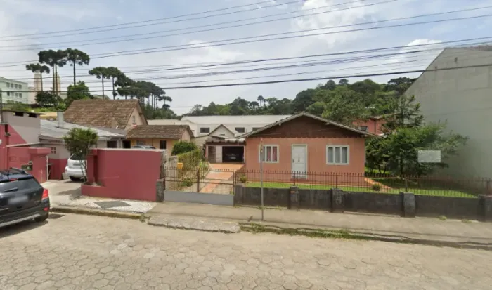 Terreno para investidores, com casa já alugada.