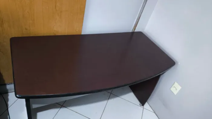 Mesa de escritório tampo de 2.5 e vidro grosso.