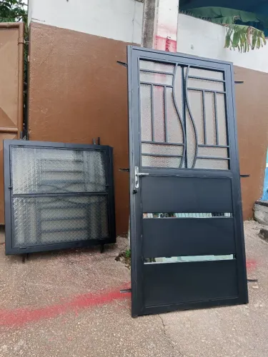 Fabricamos qualquer modelo de portas portãos janela proteção escada guarda-corpo estrutura