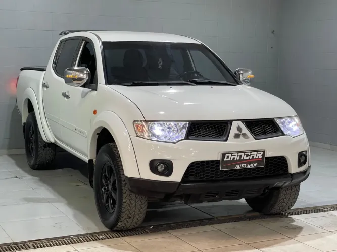 Mitsubishi L200 Outdoor HPE 2.5 4X4 CD T.dies. Aut. 2013