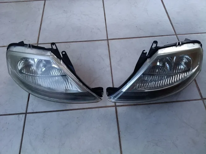Par de farol original do Citroen C3