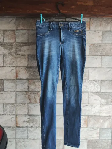 Vendo calças jeans feminina