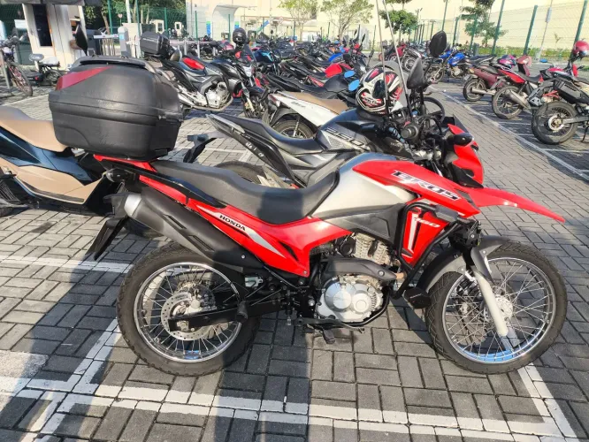 Moto Bros 160 de garagem