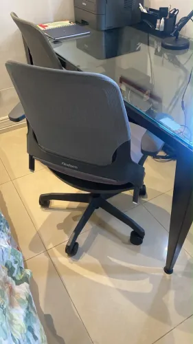 Mesa de escritório e cadeiras flexform