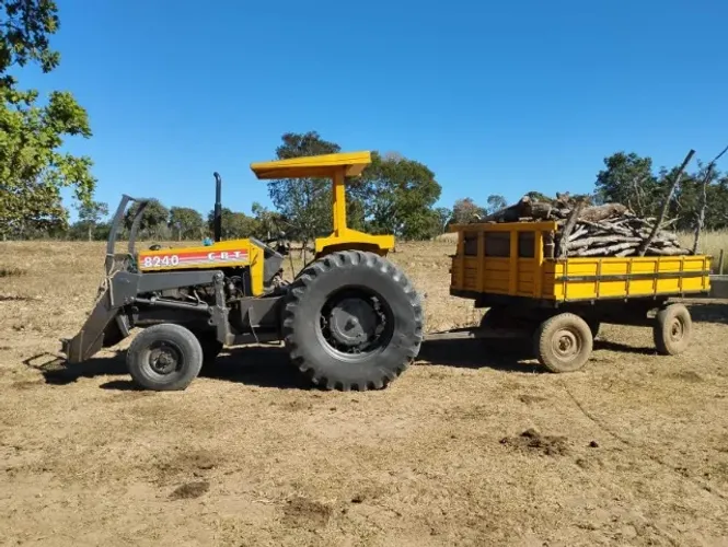 Trator CBT 8240 com Calcareadeira 5T
