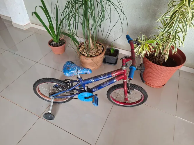 VENDO UMA BICICLETA INFANTIL EM ÓTIMO ESTADO