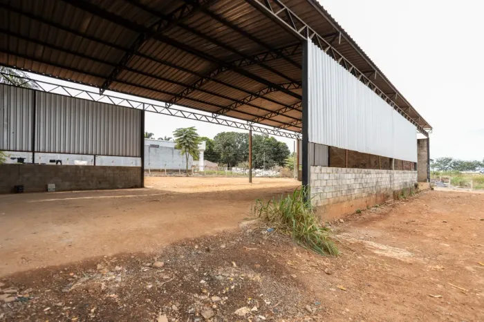GALPÃO 450,00 M² ÁREA COMERCIAL 2.927,40 M² Polo Empresarial Aparecida de Goiânia GO